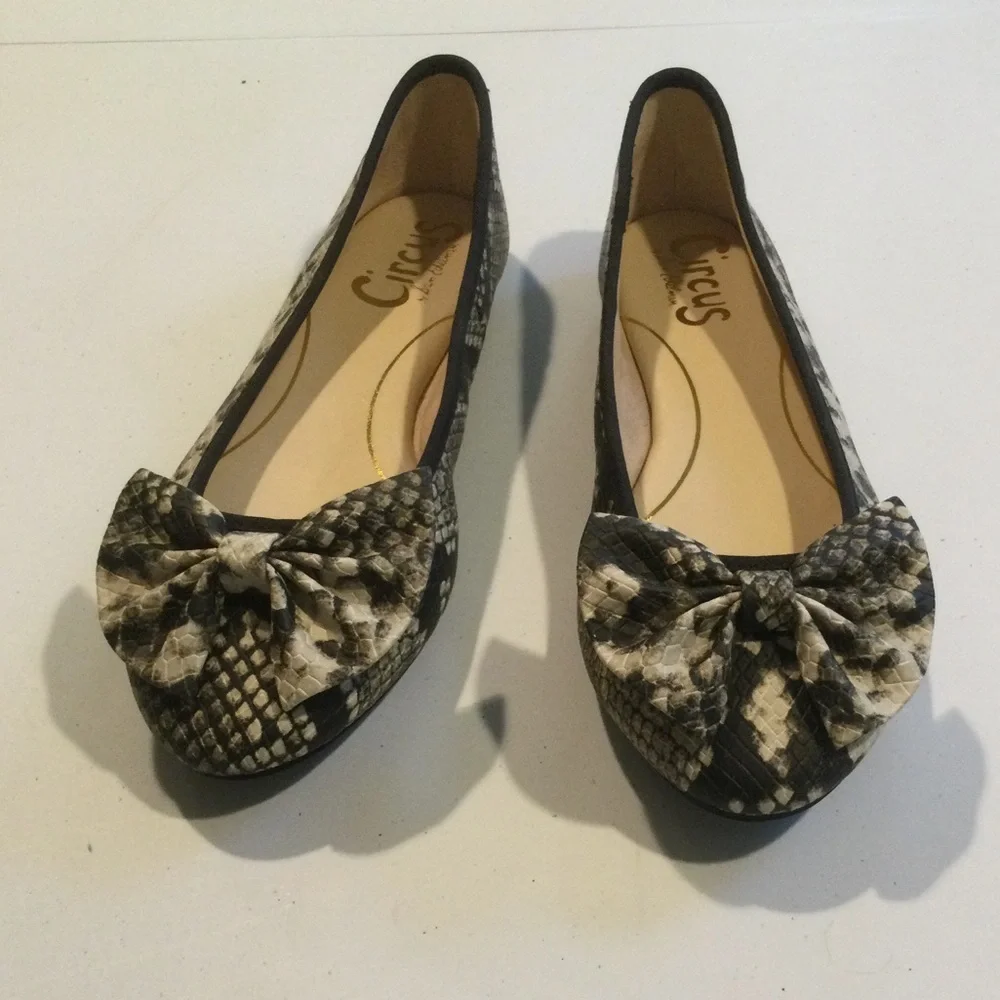 Circus by Sam Edelman snake print ballet flats with bow. Size 7
